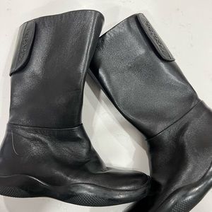 Girls size 29 Prada boots